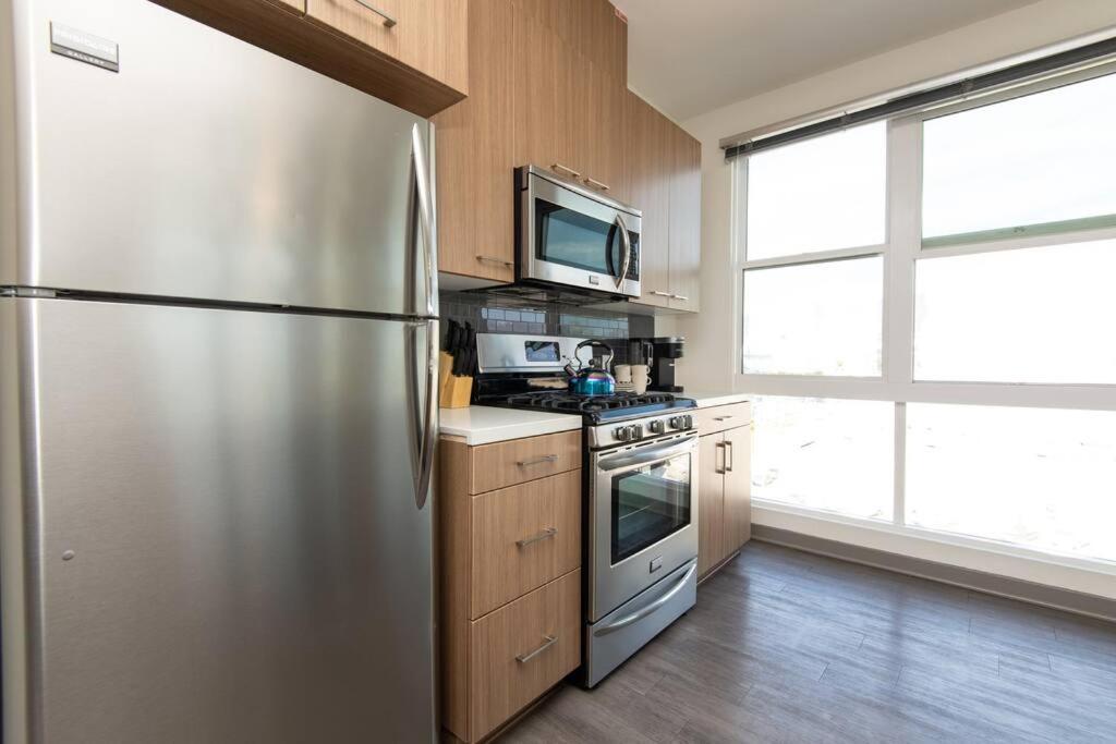 Centrally Located Apartments With Free Parking Глендейл Экстерьер фото