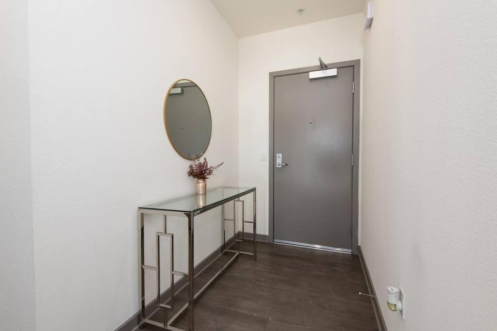 Centrally Located Apartments With Free Parking Глендейл Экстерьер фото