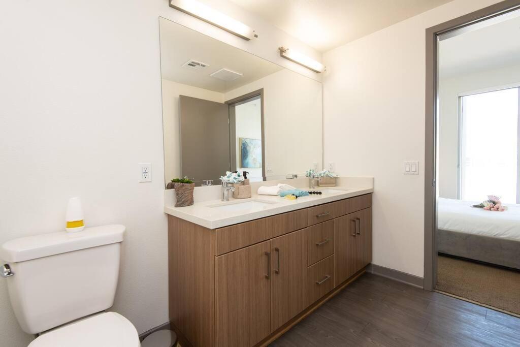 Centrally Located Apartments With Free Parking Глендейл Экстерьер фото