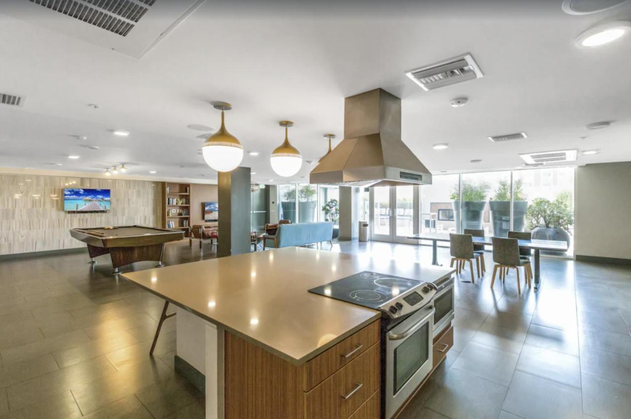 Centrally Located Apartments With Free Parking Глендейл Экстерьер фото
